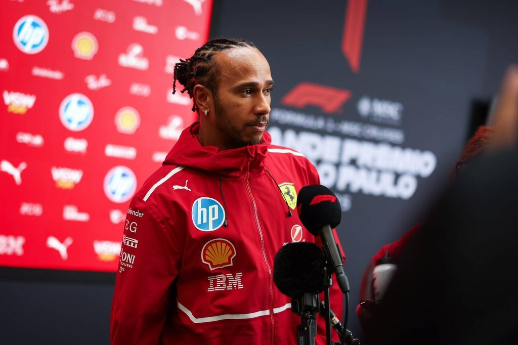 Lewis Hamilton saat sesi wawancara pasca GP Brasil.