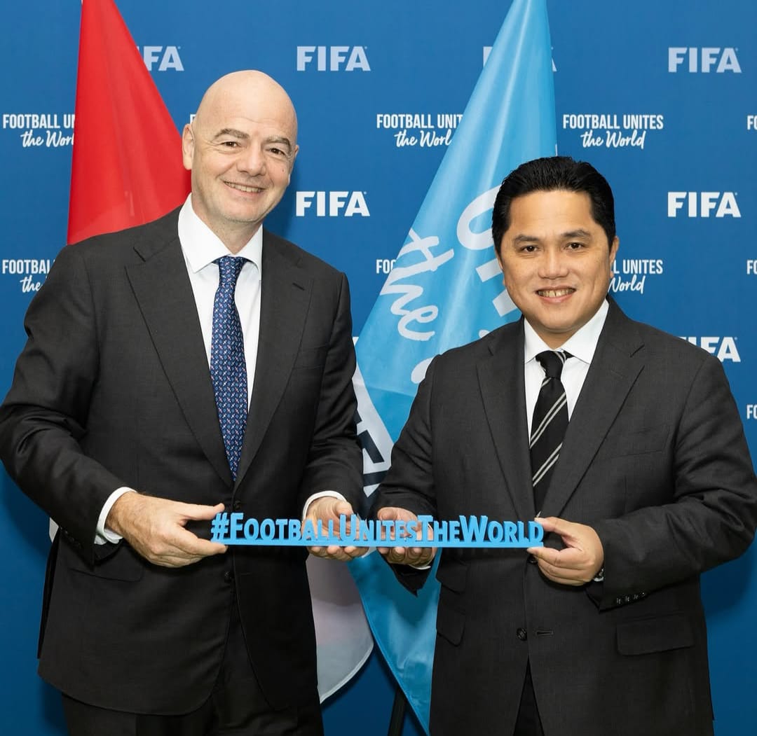 Erick Thohir, Ketum PSSI, saat bertemu Gianni Infantino di Jakarta