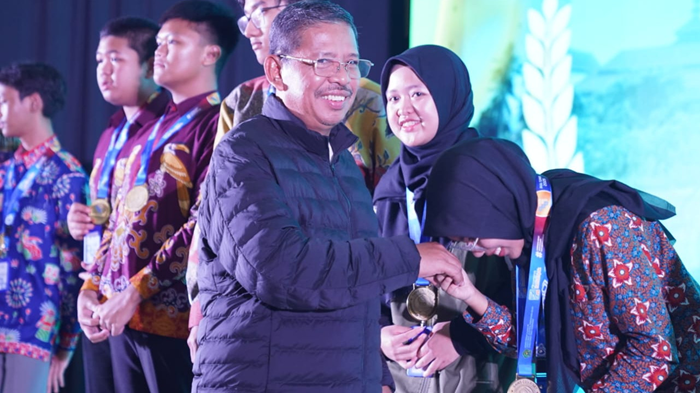 OMI 2025 menyeleksi ribuan riset inovatif pelajar madrasah dan melahirkan 36 tim terbaik di grand final nasional