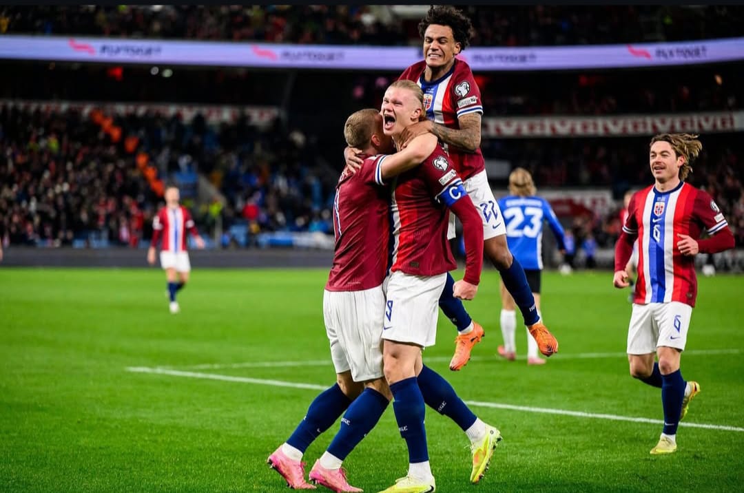 Erling Haaland saat selebrasi mencetak gol bersama rekan-rekannya di timnas Norwegia.
