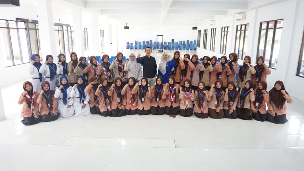 Diklat jurnalistik di SMKN 2 Tuban menghadirkan pemateri dari Jawa Pos Radar Tuban.