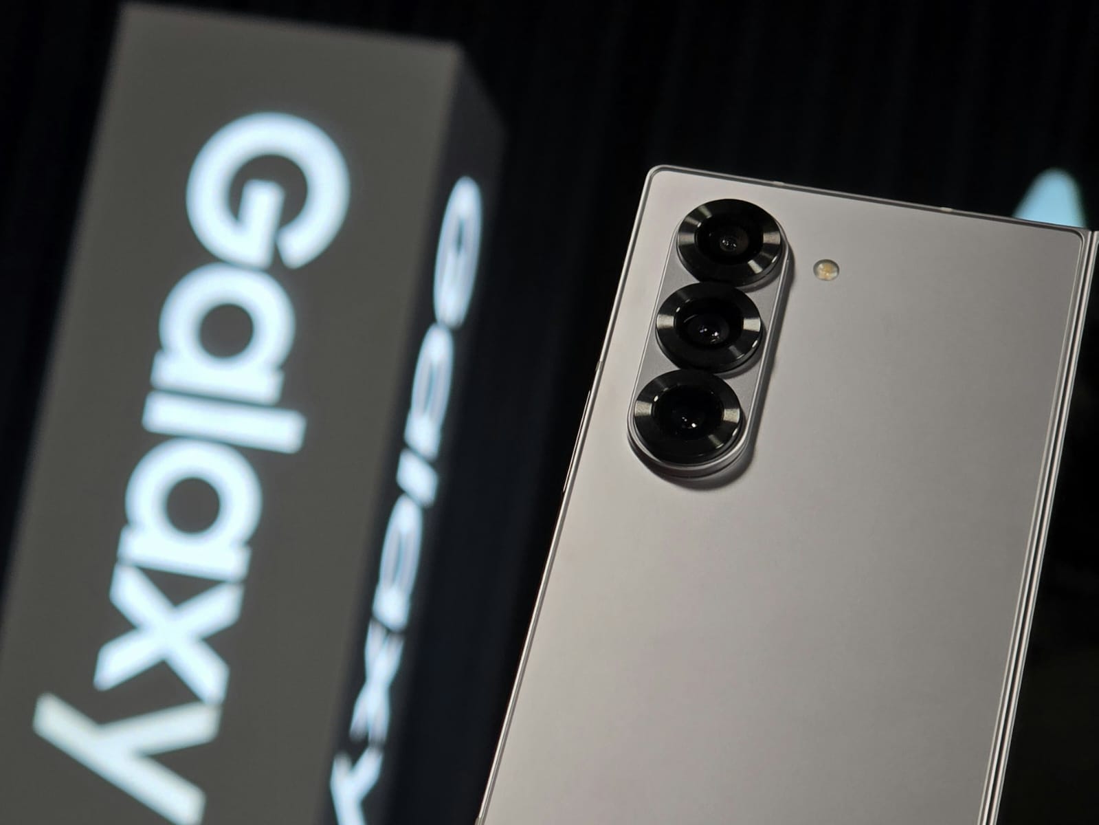 Aplikasi bawaan Samsung diduga ambil data pengguna secara diam-diam.