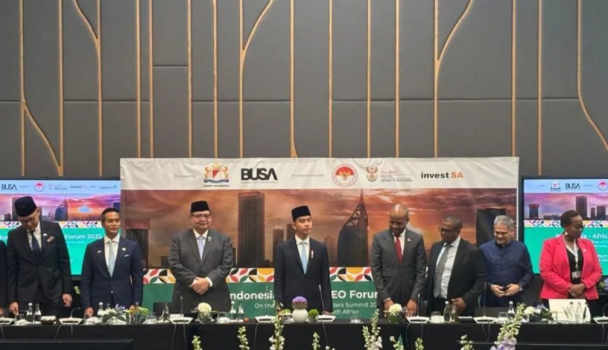 Wakil Presiden RI Gibran Rakabuming Raka (empat kiri) menghadiri Indonesia-Afrika CEO Forum