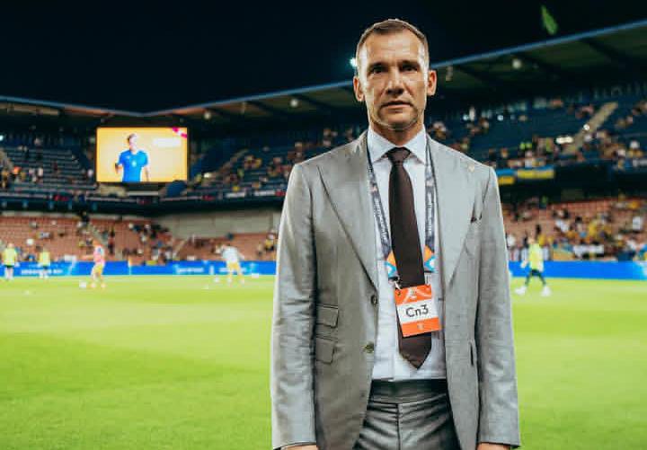 Andriy Mykolayovych Shevchenko adalah pelatih dan mantan pemain sepak bola profesional Ukraina