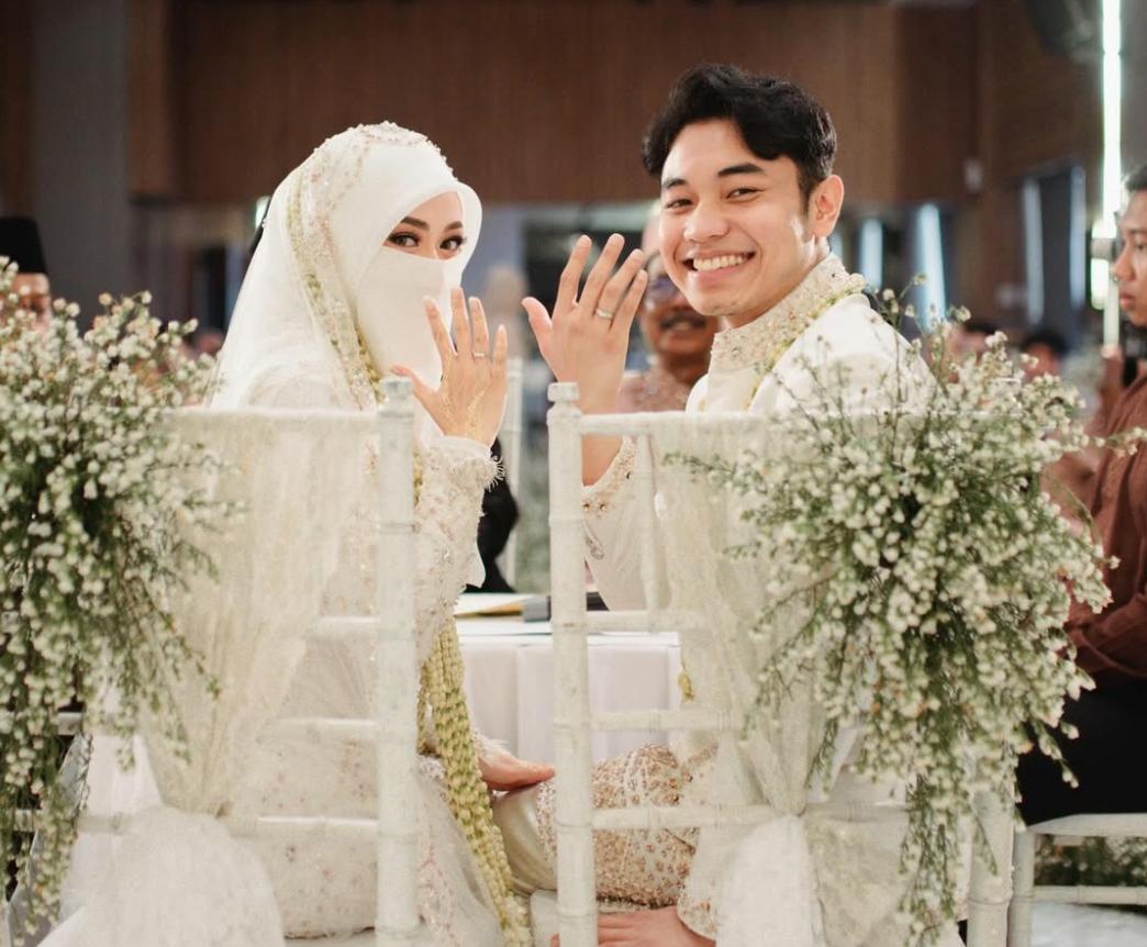 Fiki Naki menikah dengan Tinandrose