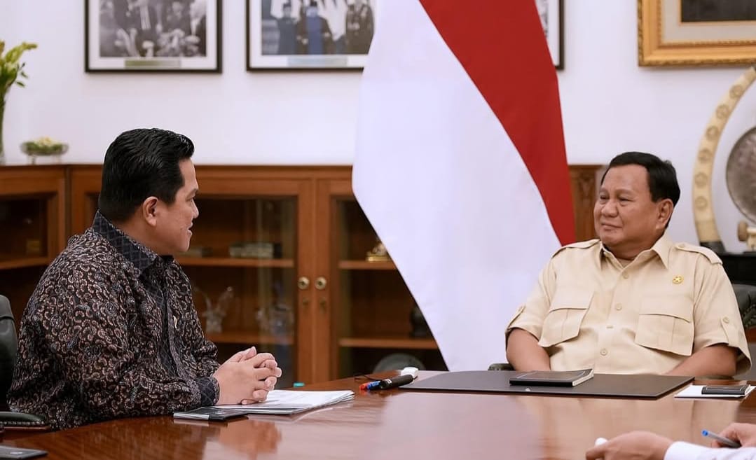 Menpora, Erick Thohir, saat bertemu presiden Prabowo Subianto.