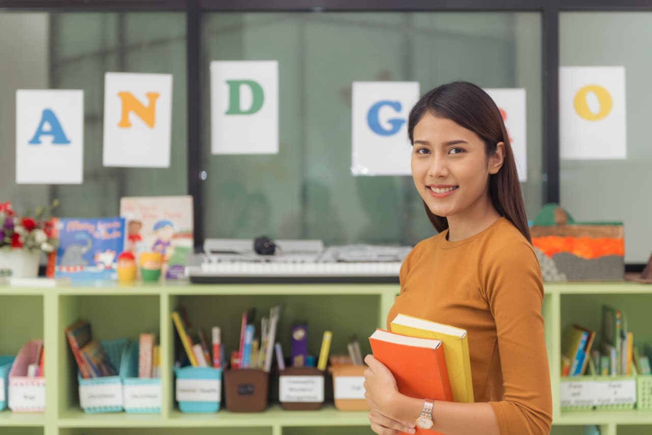 Guru les memberi bimbingan personal dan fleksibel bagi murid. Apresiasi Hari Guru juga layak mereka terima.