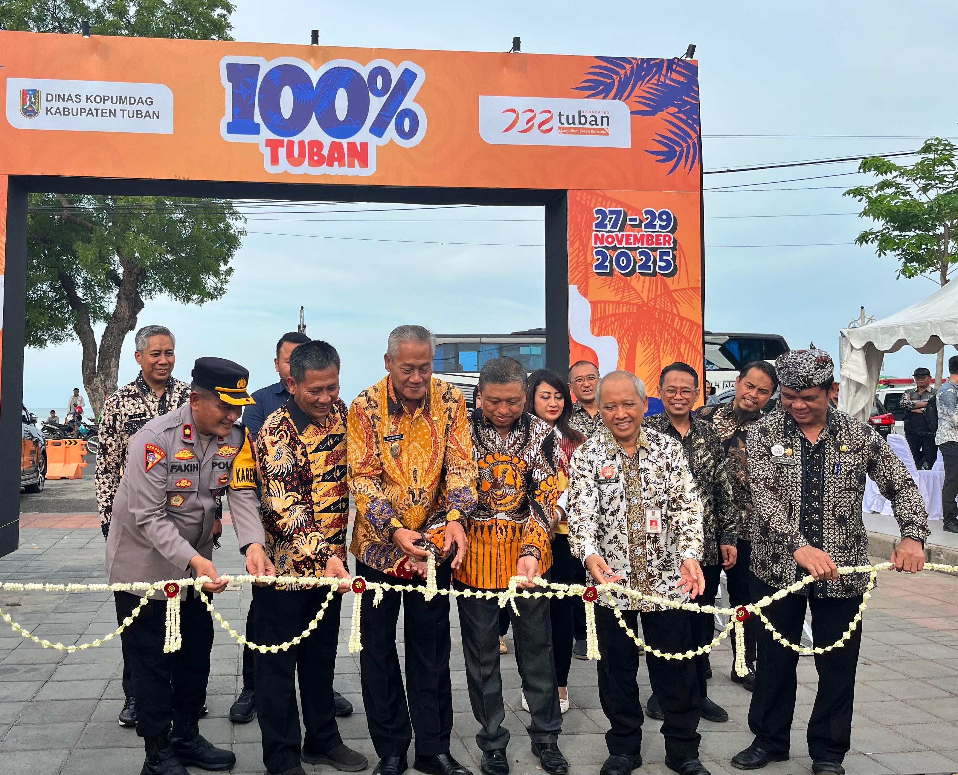 Festival 100% Tuban yang sudah dimulai sejak Kamis kemarin (27/11).