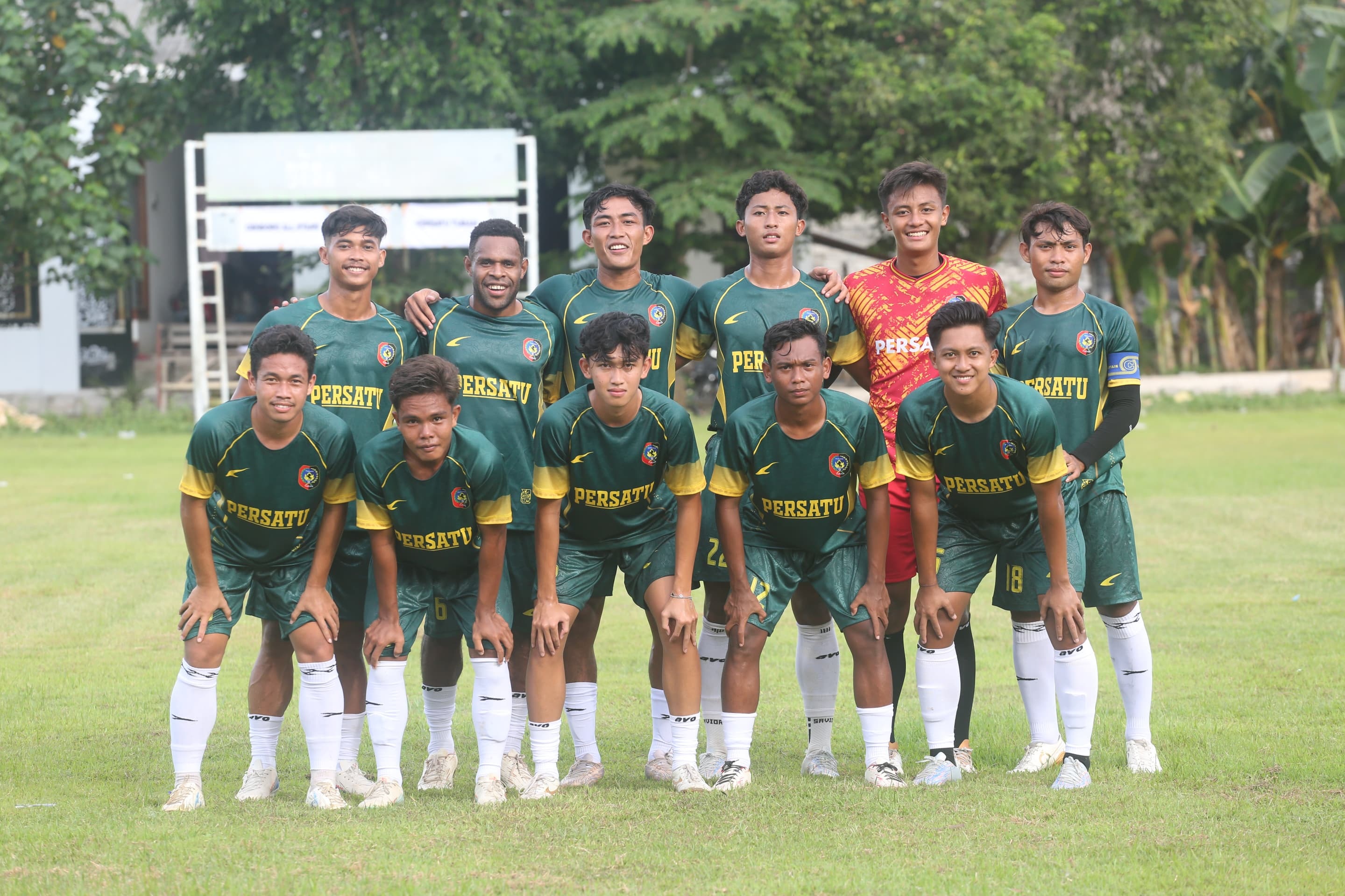 Skuad Persatu Tuban saat menggelar pertandingan uji coba di lapangan Desa Cendoro, Kecamatan Palang, Sabtu (22/11).