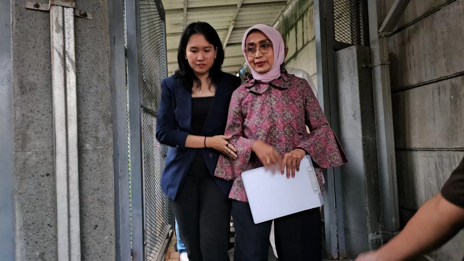 Mantan Dirut PT ASDP Indonesia Ferry, Ira Puspadewi, bersama dua direksi lainnya Yusuf Hadi dan Muhammad Adhi Caksono