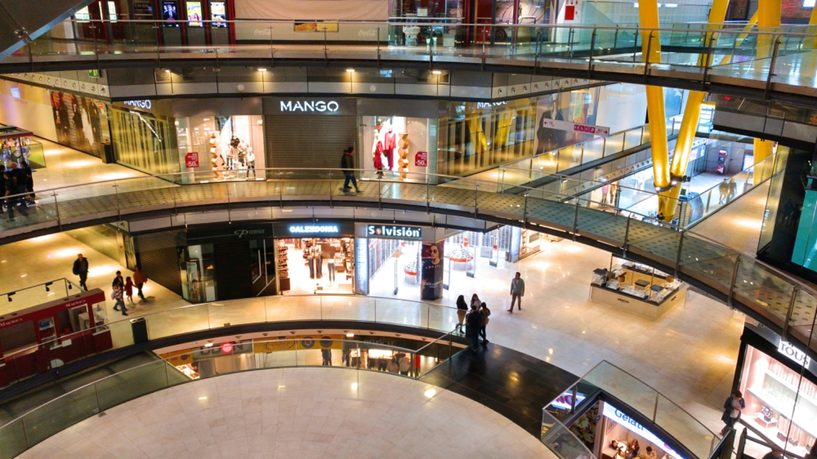 Sandal jepit di mall Surabaya, fashion kasual