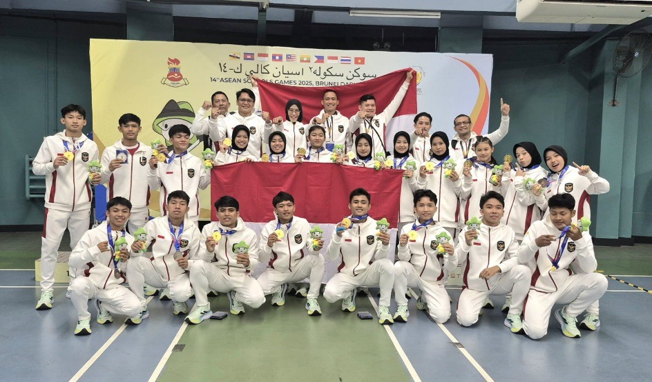 Tim Indonesia berhasil keluar sebagai juara umum cabang olahraga pencak silat setelah mengumpulkan total 11 medali emas di Youth Center Brunei Darussalam, Rabu. (26/11).