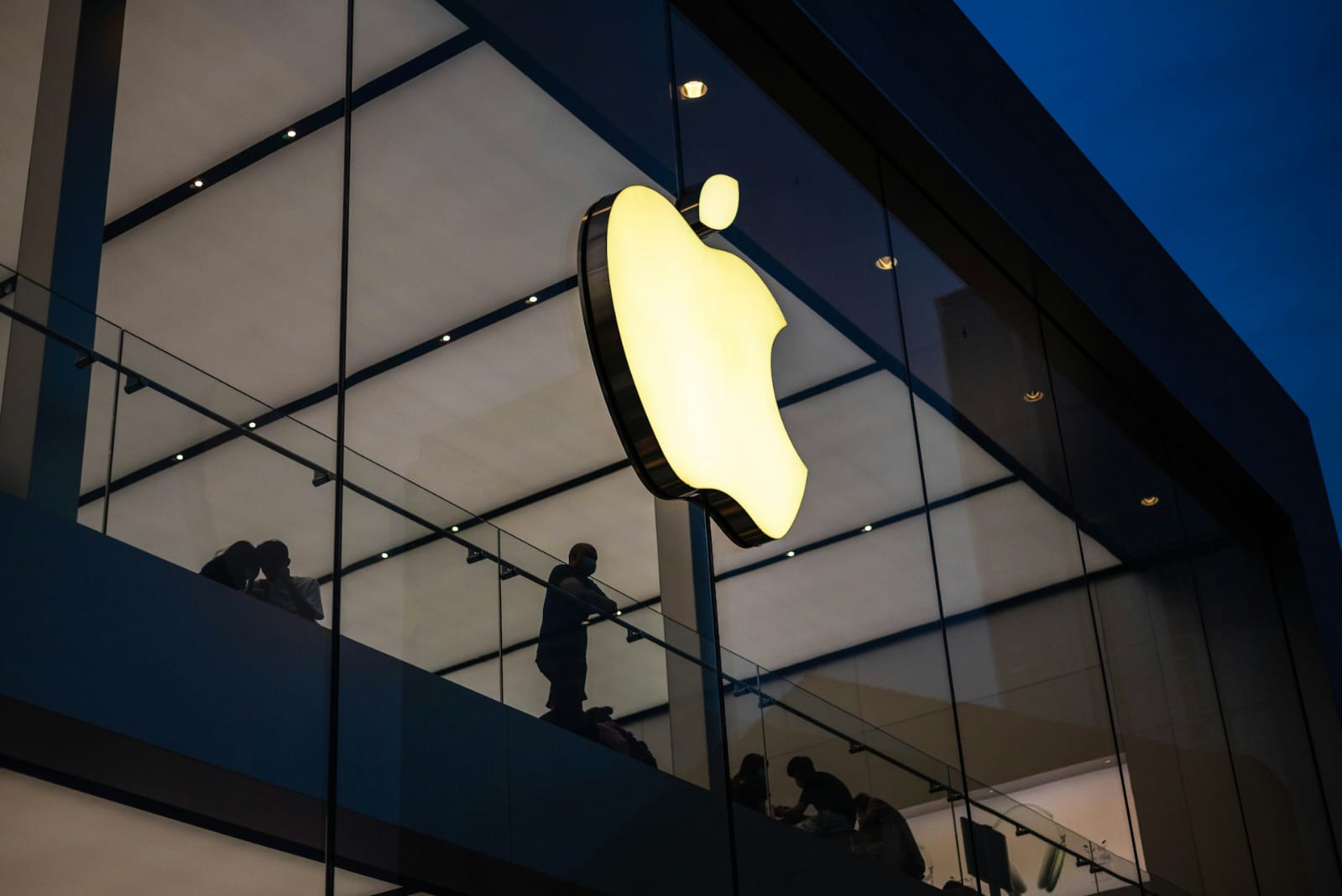 Apple kembali hadirkan kampanye penggalangan dana jelang hari AIDS sedunia.