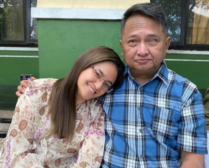 Ayah Marshanda meninggal pada usia 58 tahun. Sang aktris menuliskan ungkapan cinta dan penyesalan yang menyentuh hati.