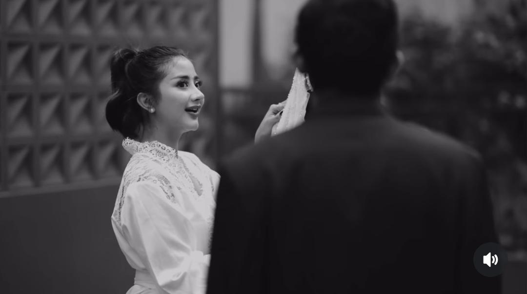 Pedangdut Ghea Youbi unggah video prewedding, tampilkan sosok pria misterius.