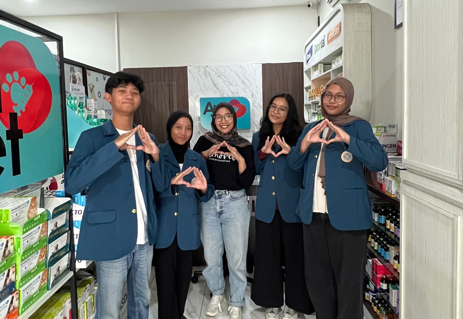 Profil inspiratif drh. Melytha, dokter hewan yang membangun bisnis distribusi obat hingga dipercaya vet di seluruh Indonesia.