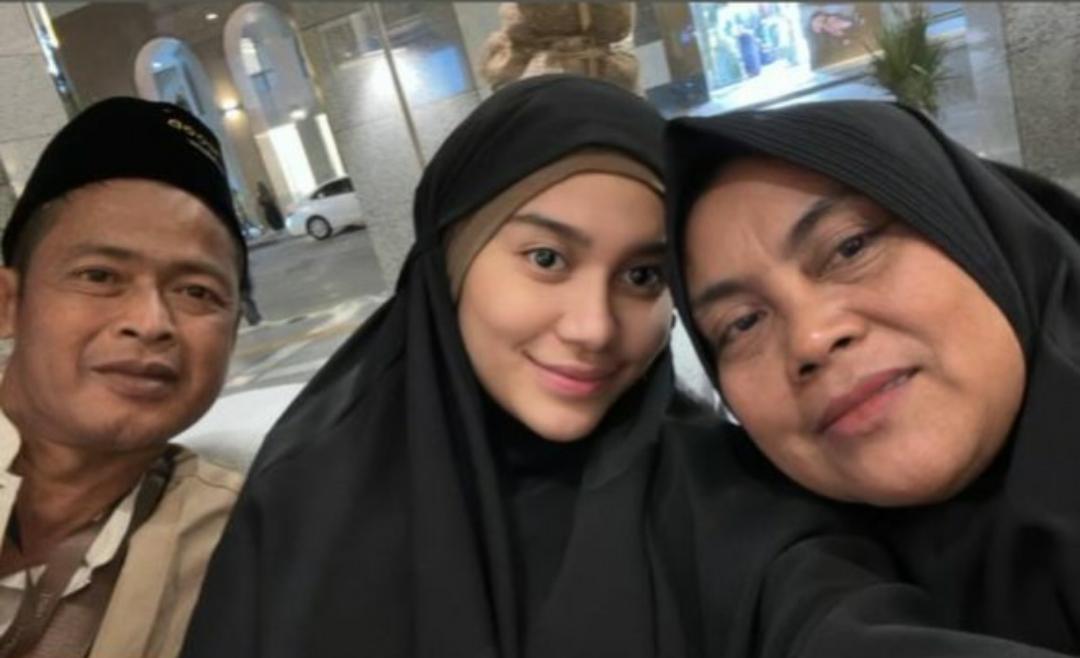 Momen Azizah Salsha dan kedua orang tua Pratama Arhan