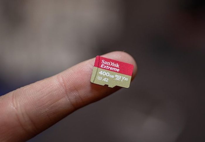 Lonjakan harga DRAM membuat produsen ponsel pertimbangkan hadirkan slot microSD.
