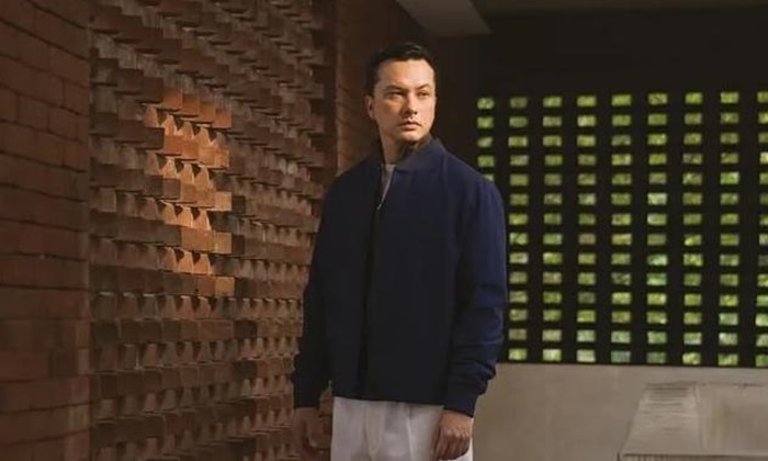 Aktor Nicholas Saputra disebut tak peduli dengan bencana banjir di wilayah Sumatra dan Aceh.