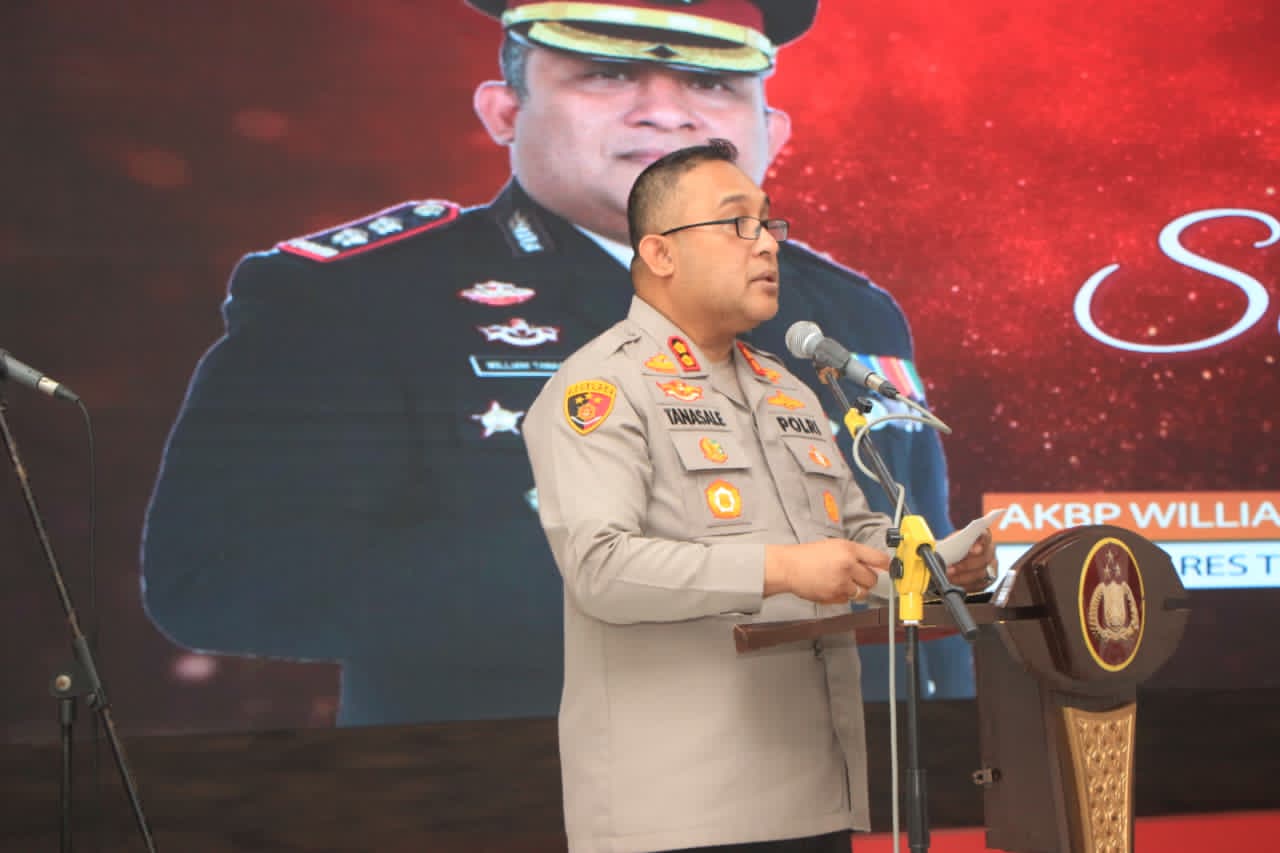 Baru delapan bulan menjabat, Kapolres Tuban AKBP William Cornelis Tanasale dicopot, Polda Jatim dalami dugaan pelanggaran etik dan anggaran operasional.