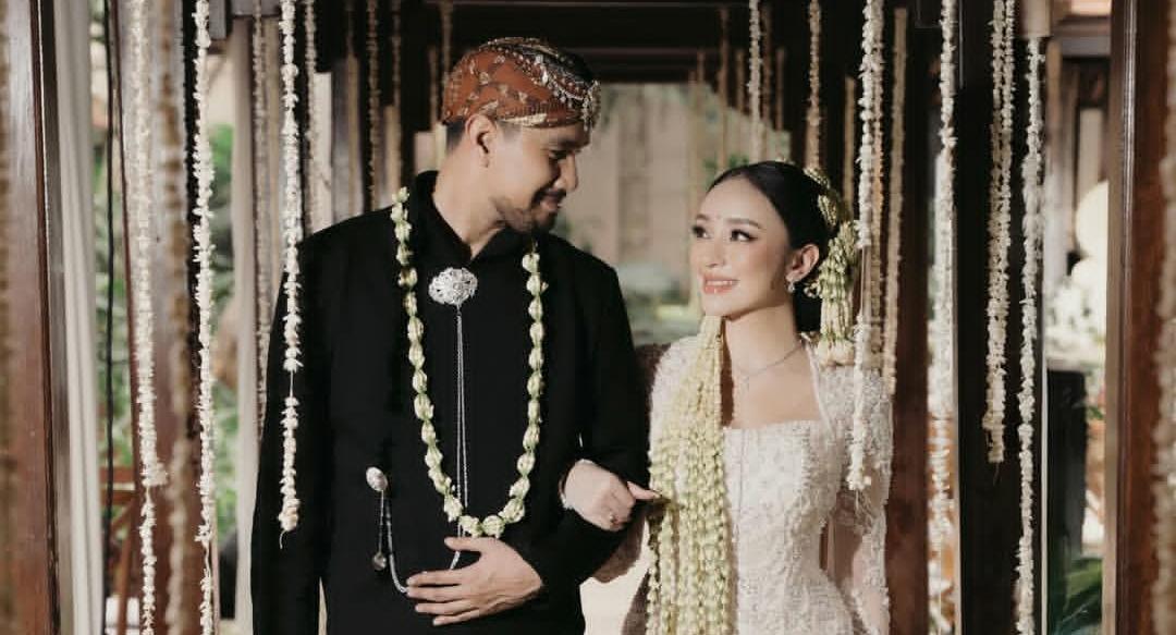 Momen pernikahan selebgram Amanda Zahra dan Adli.