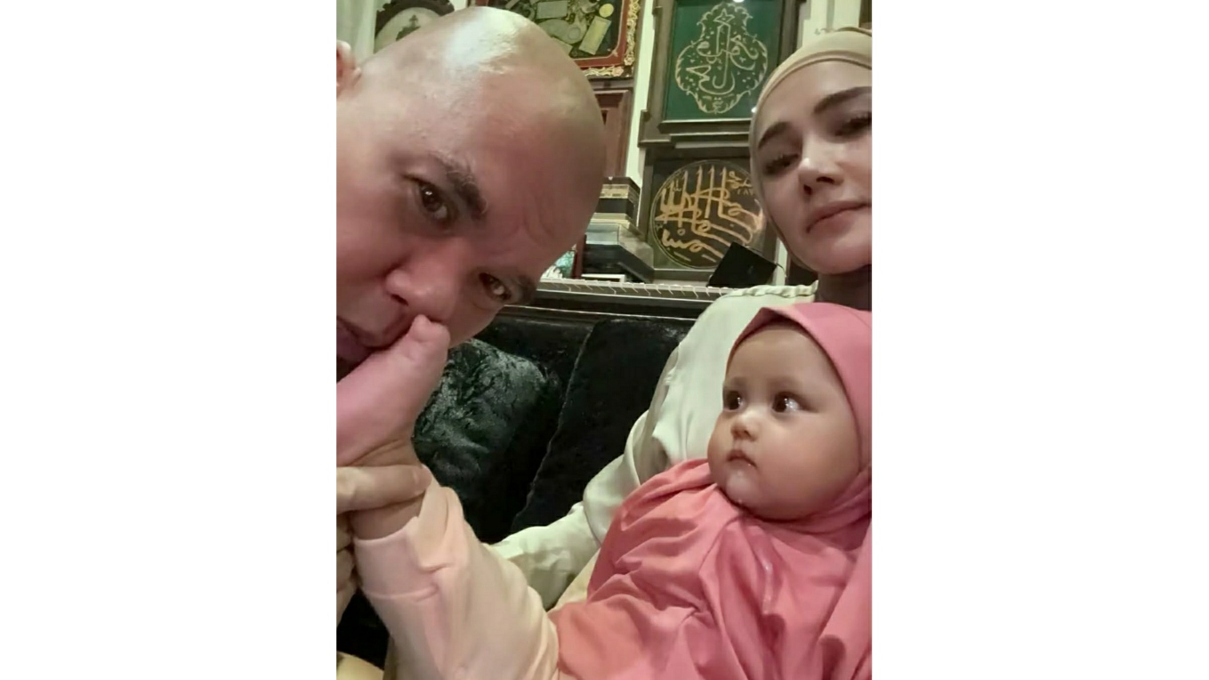 Ahmad Dhani dan Mulan Jameela ungkap identitas bayi perempuan yang mereka adopsi