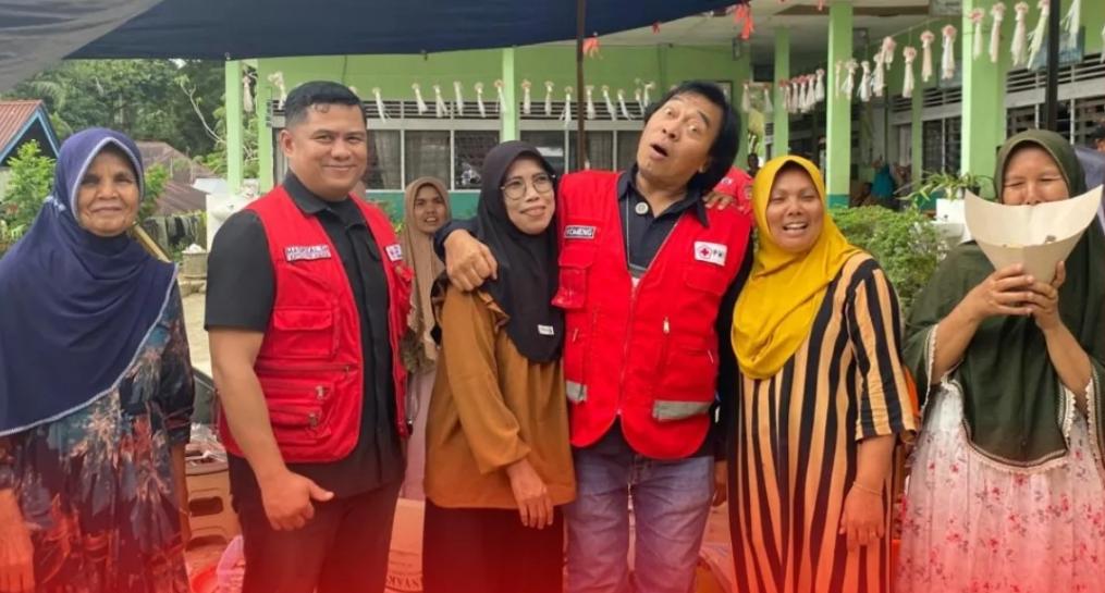 Kunjungi lokasi bencana banjir Sumatra, Komeng tuai banyak pujian.