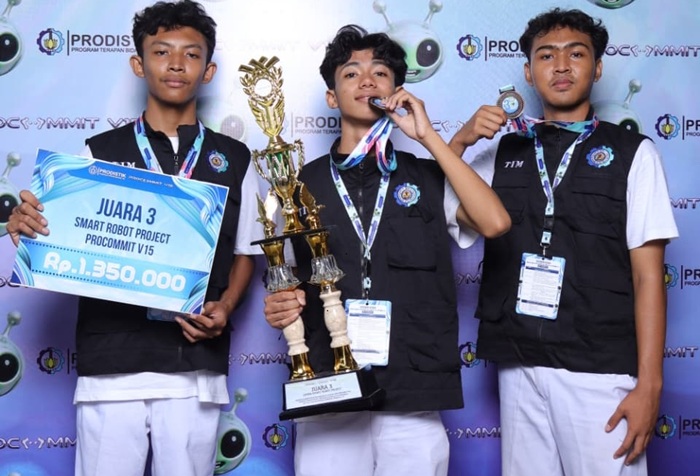 Perjuangan penuh perjuangan dan kendala teknis mengantarkan MAN 1 Tuban menyabet juara 3 Smart Robot Project Procommit ITS.
