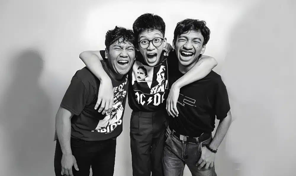 Sukses Lancar Rejeki band punk rock remaja yang karyanya tengah mendapat banyak perhatian dan berkembang pesat di dunia musik.