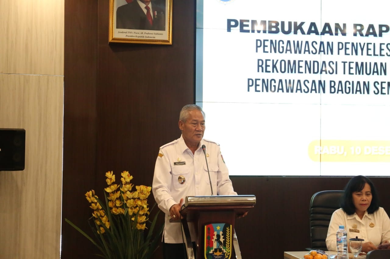 Wakil Bupati Tuban Joko Sarwono memimpin rapat koordinasi di Inspektorat Tuban, Rabu (10/12).