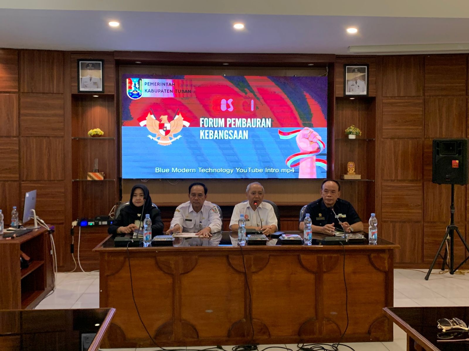 Bupati Tuban Aditya Halindra Faridzky melalui Sekda Tuban Budi Wiyana (dua dari kanan) memimpin FPK 2025 bersama Kepala Bakesbangpol Yudi Irwanto (tiga dari kanan).