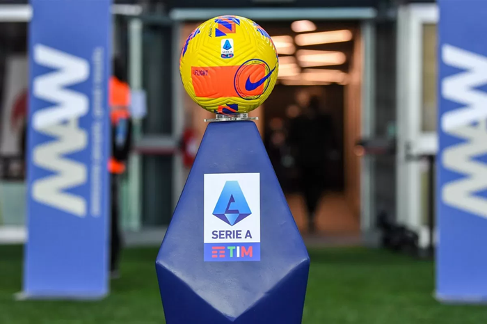 Memasuki pekan ke-15 Serie A, empat tim papan atas hanya terpaut satu poin dalam perburuan gelar juara.