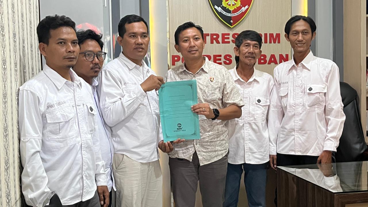 PWI Tuban meminta polisi menindak tegas oknum yang mencatut nama organisasi untuk meminta uang ke kades.