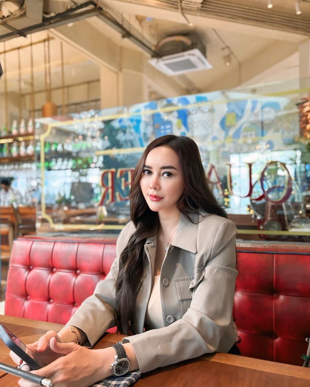 Kuasa hukum Atalia Praratya meluruskan rumor liar yang mengaitkan Aura Kasih dalam perceraian Ridwan Kamil.