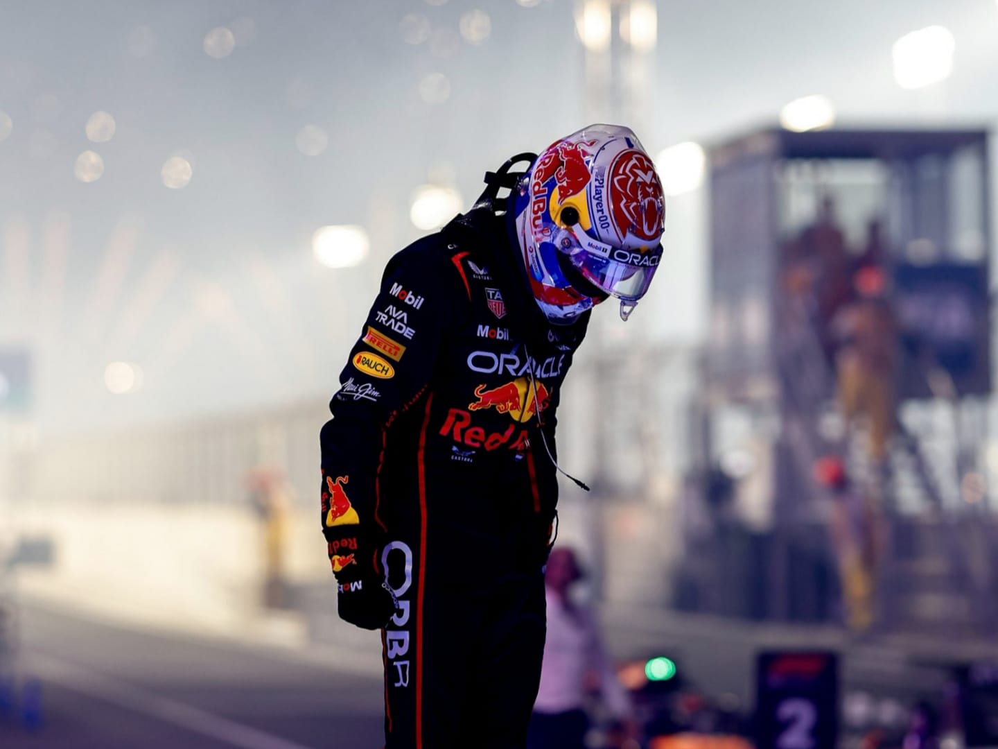Max Verstappen resmi gunakan nomor 3 setelah gagal pertahankan juara.