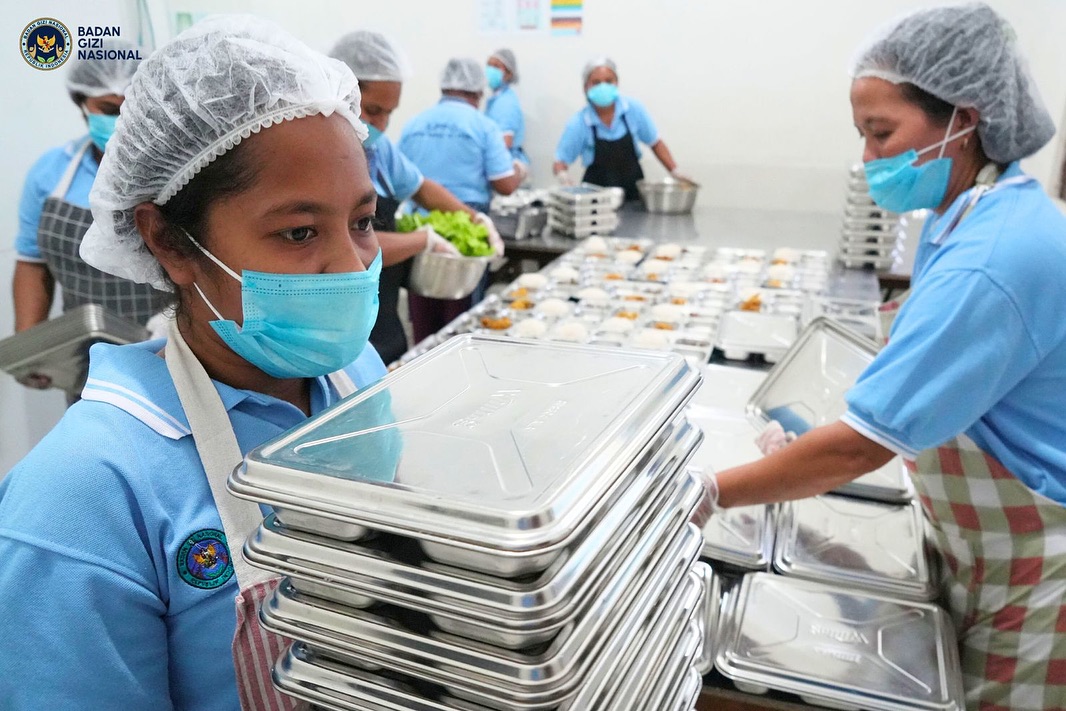 Ilustrasi produksi makanan untuk MBG.