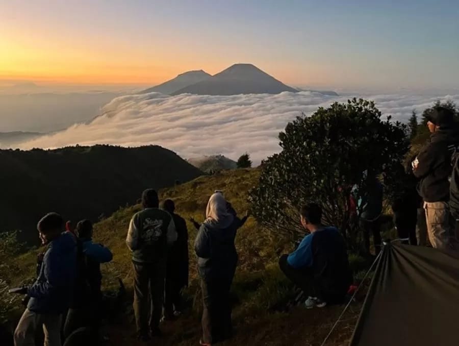 View dari atas Gunung Prau.