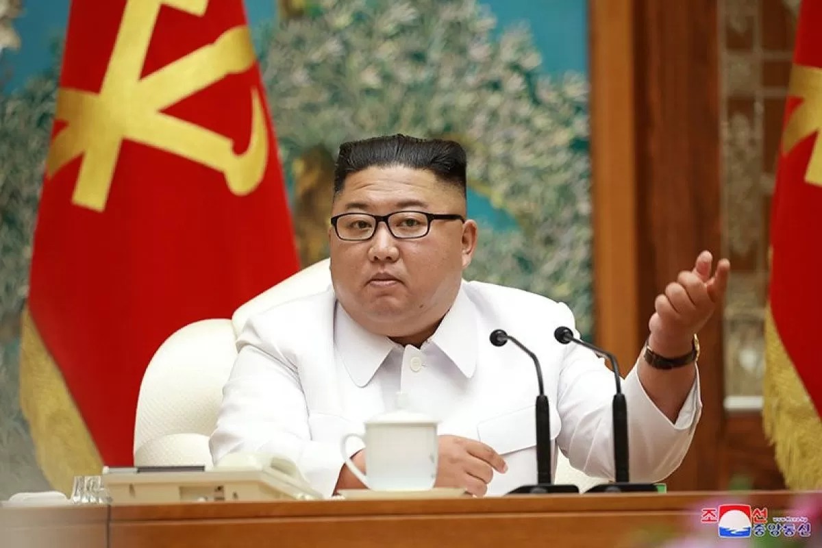 Kim Jong Un mendesak peningkatan produksi rudal dan amunisi Korea Utara guna memperkuat kesiapan militer dan daya tangkal nasional.