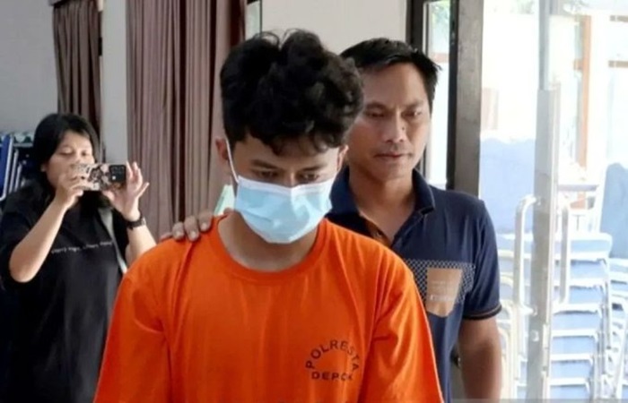 Tersangka H, pelaku kasus teror bom terhadap 10 sekolah di Depok.