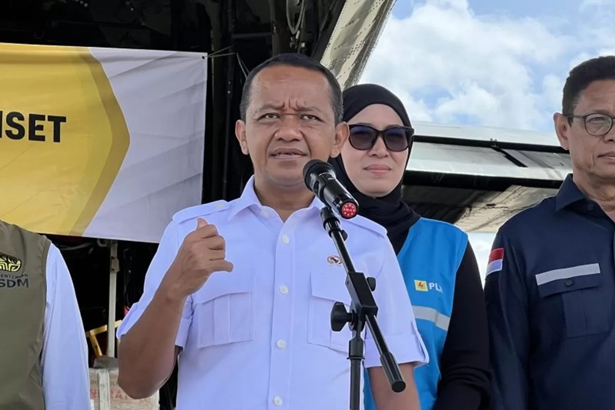 Menteri ESDM Bahlil Lahadalia di Pangkalan TNI AU (Lanud) Halim Perdanakusuma, Jakarta, Sabtu (27/12).