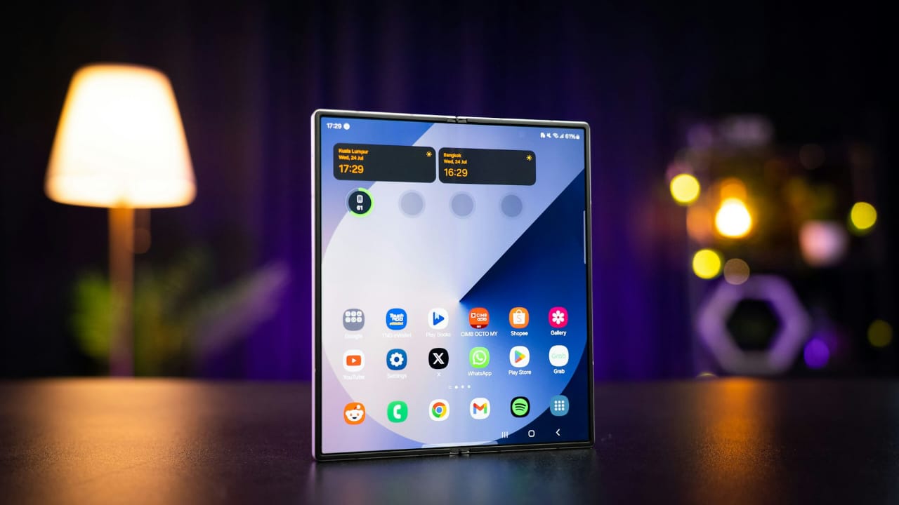 Samsung lirik BOE untuk suplai panel OLED.