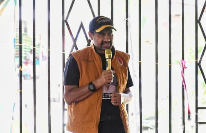 Foto saat Muzakir melakukan kunjungan ke lokasi pengungsian warga desa lauser.