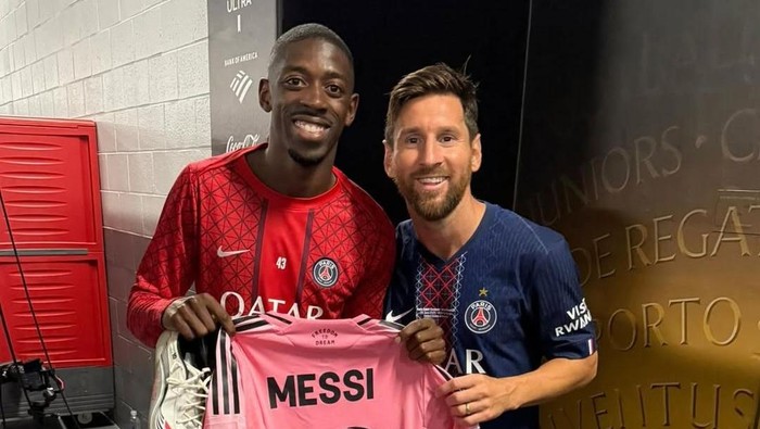 Ousmane Demb&eacute;l&eacute; resmi masuk daftar elit bersama Lionel Messi sebagai pemain aktif dengan gelar Piala Dunia, Ballon d&rsquo;Or, dan Liga Champions.