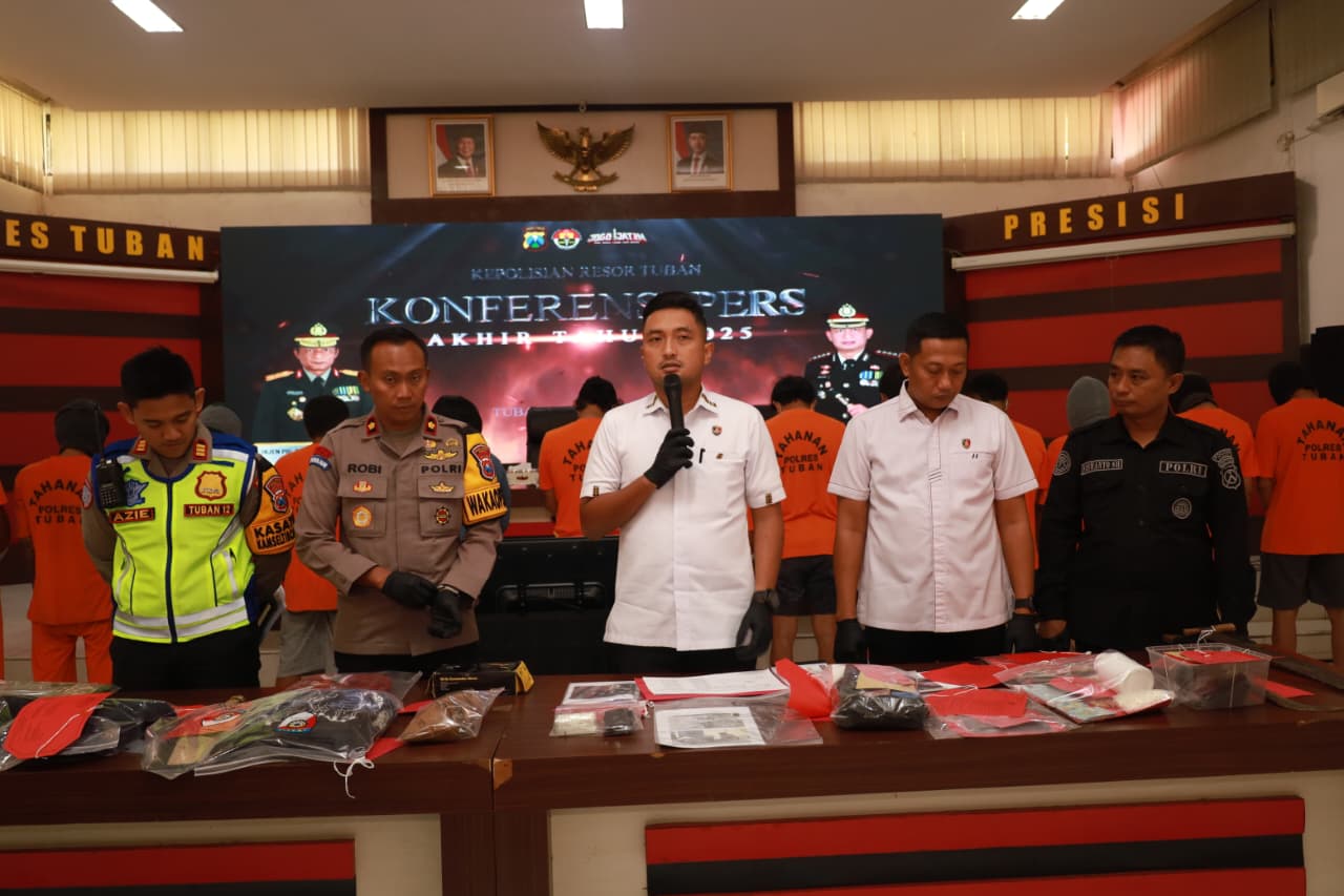 Polres Tuban merilis evaluasi akhir tahun 2025. Kriminalitas naik, penipuan mendominasi, sementara narkoba dan kecelakaan menurun.