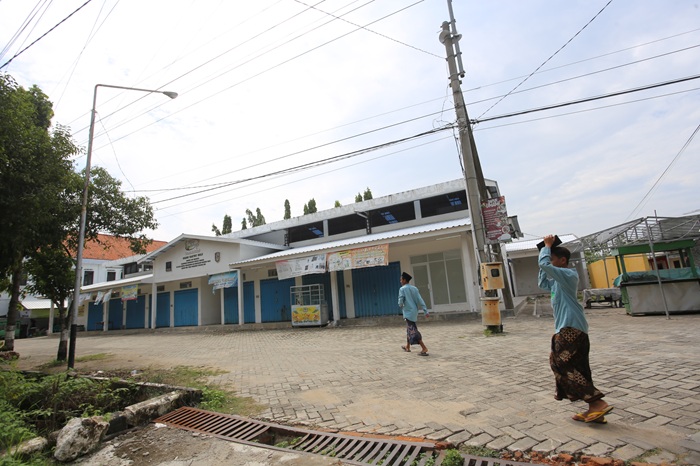 Pasar Rakyat Bulu di Kecamatan Bancar yang dibangun menggunakan dana hibah dari Kemendag. Kondisinya tampak sangat sepi.