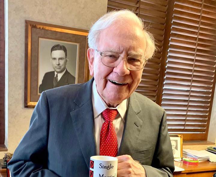 Warren Buffett salah satu investor paling sukses, yang mengundurkan kan diri sebagai CEO Berkshire Hathaway