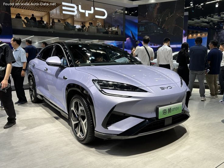 BYD mengukuhkan diri menjadi pabrikan mobil listrik nomor satu dunia.