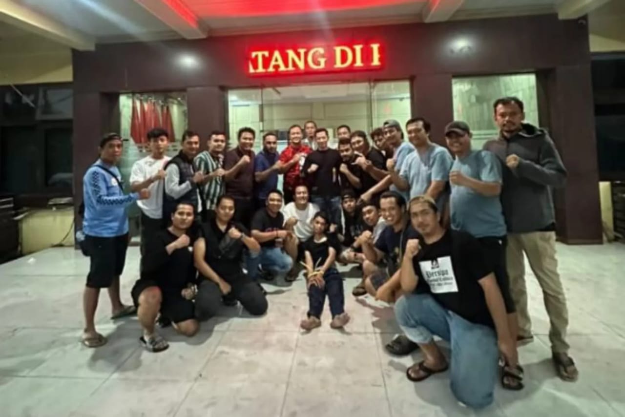 Potret pelaku pembunuhan anak kader PKS di Cilegon usai ditangkap oleh polisi.
