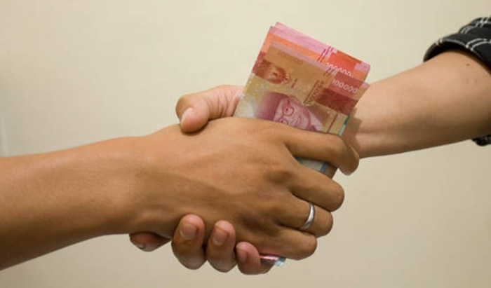 Ilustrasi penyaluran bantuan sosial.