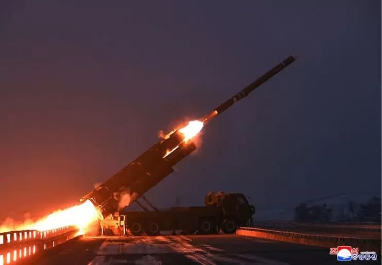 Korea Utara melakukan uji tembak rudal jelajah strategis jarak jauh ke Laut Barat